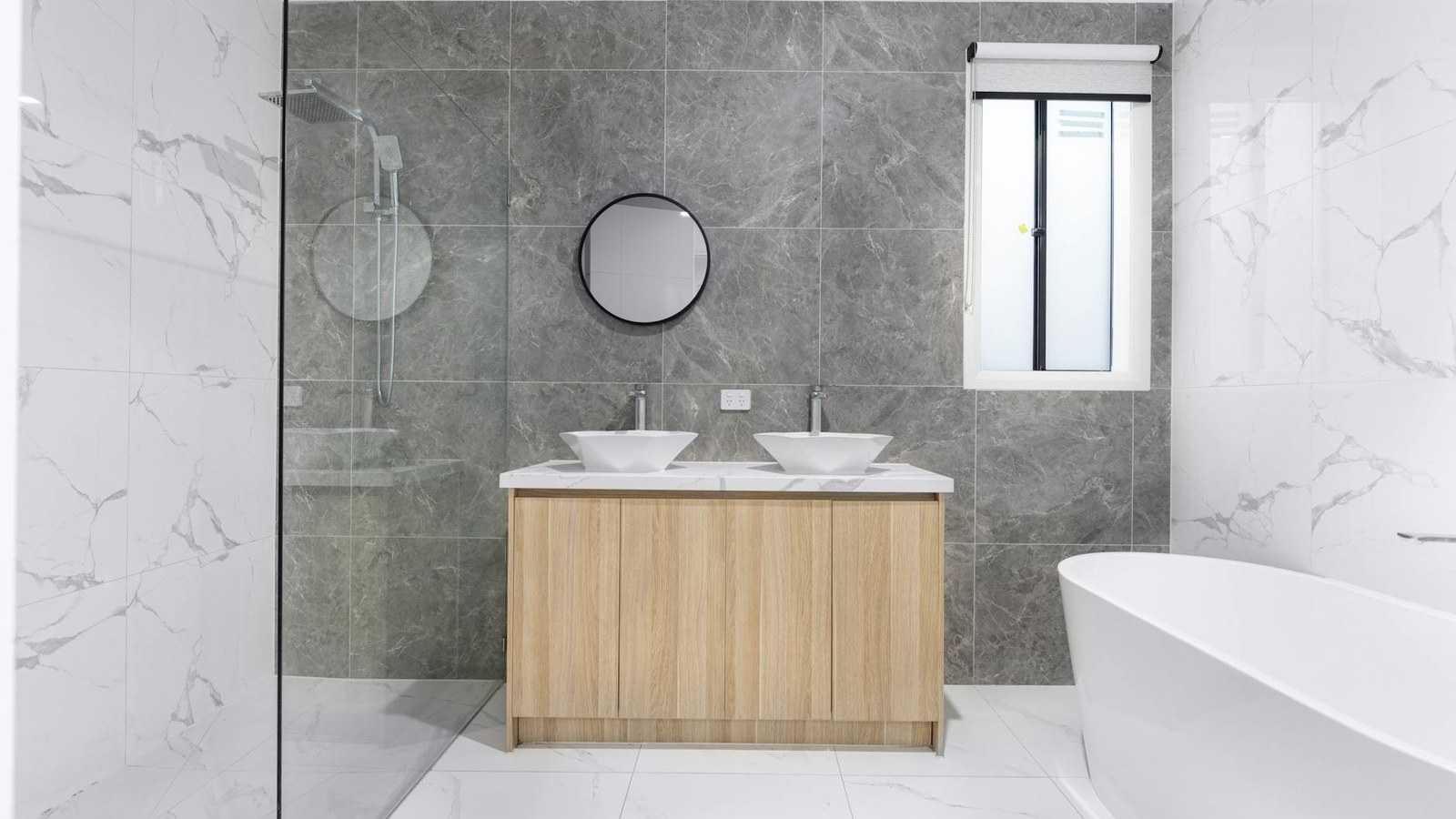 Sanitär & Installation: WC, Dusche, Bad — was wirklich realistisch ist Sanitär & Installation: WC, Dusche, Bad — was wirklich realistisch ist